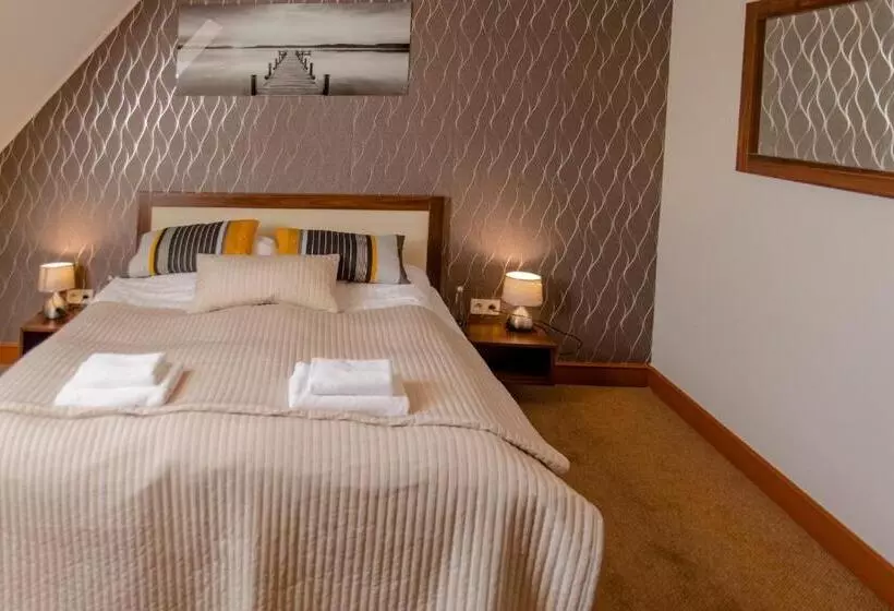 Hotelli Restauracja Platan