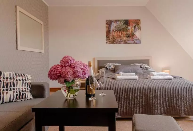 Hotelli Restauracja Platan