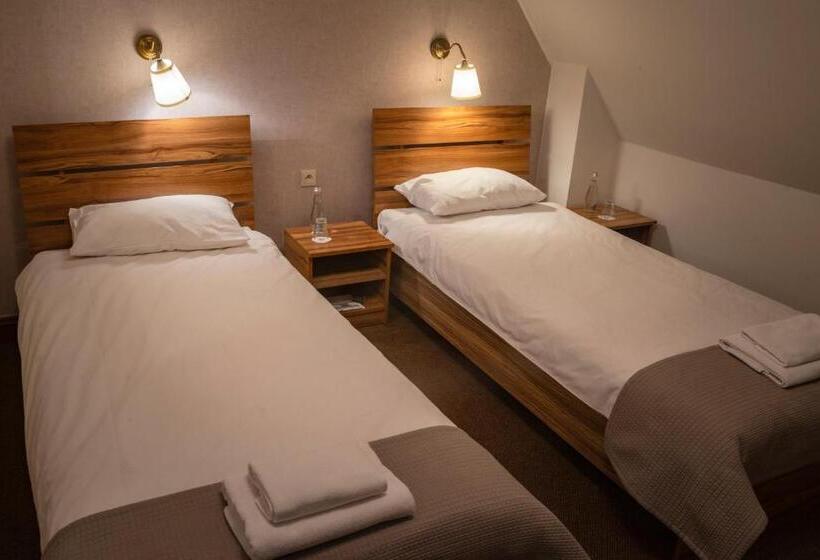 Отель Restauracja Platan