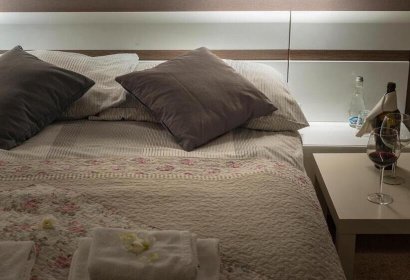 Отель Restauracja Platan