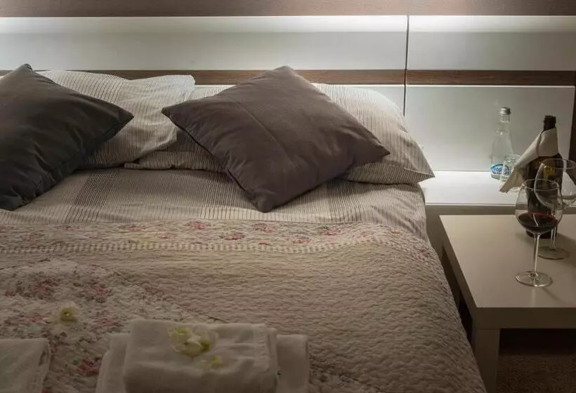 Hotelli Restauracja Platan