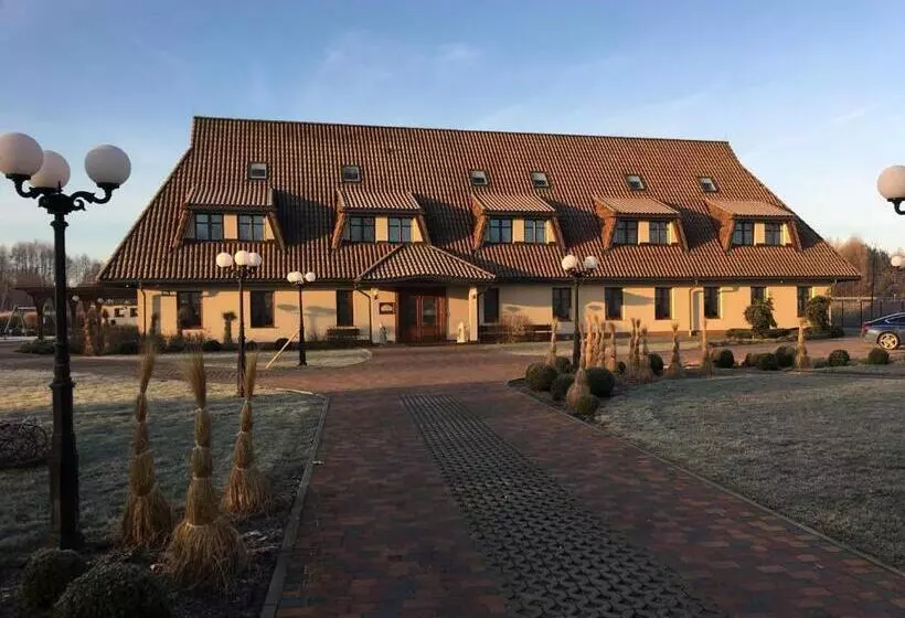 Hotelli Restauracja Platan