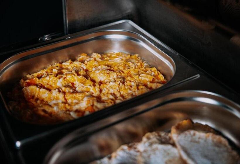 تختخواب و صبحانه Bystry Comfort