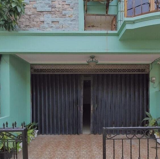 Pension Go Hard Or Go Home Surf Lodge