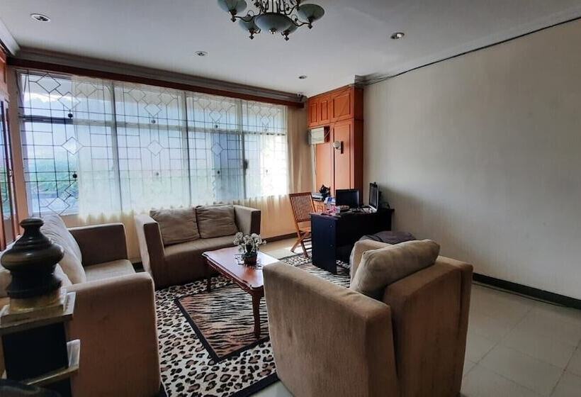 Pension Go Hard Or Go Home Surf Lodge