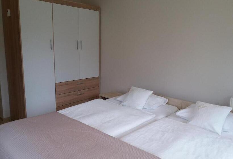 پانسیون Willa Ambra