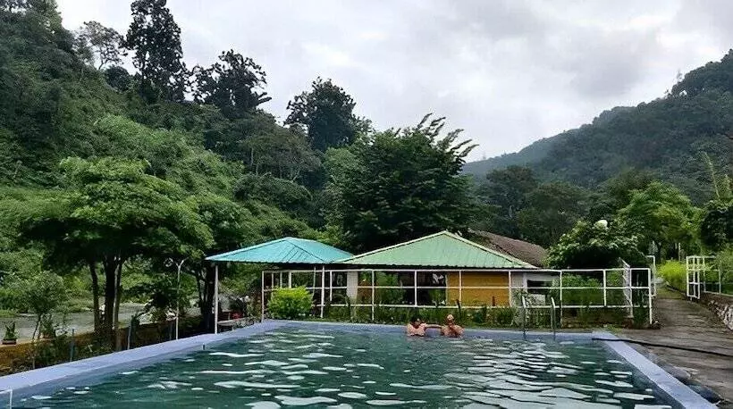 Hotelli Aita River Resort