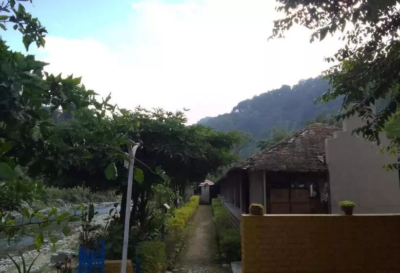 Hotelli Aita River Resort