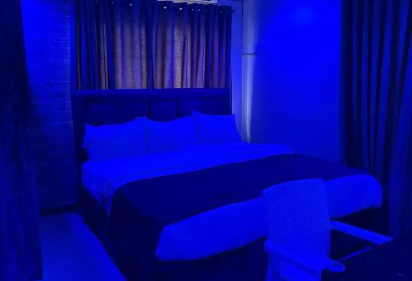 هتل Suite Subzero