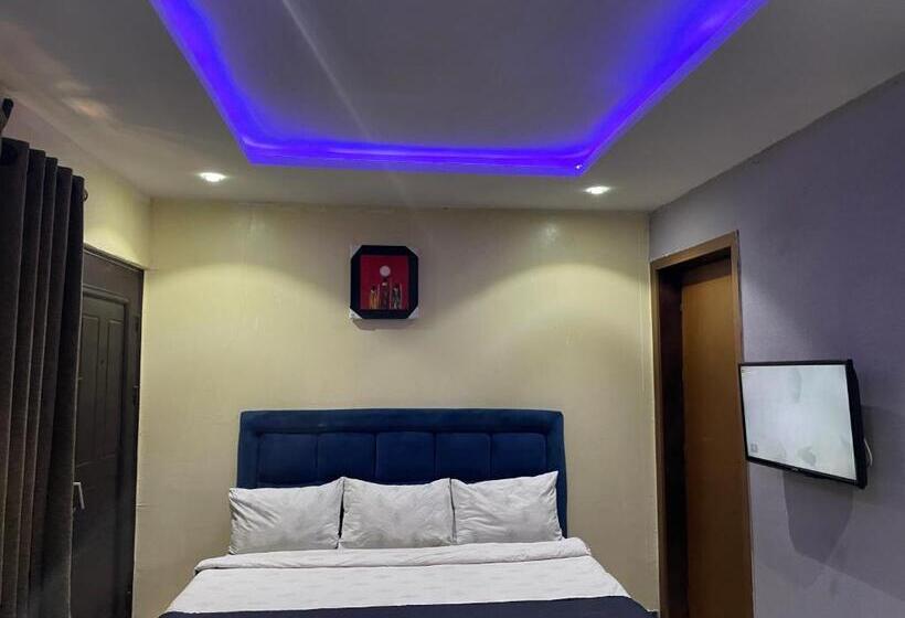 Отель Suite Subzero