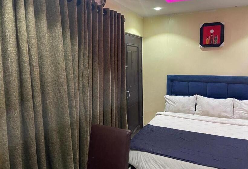 Отель Suite Subzero