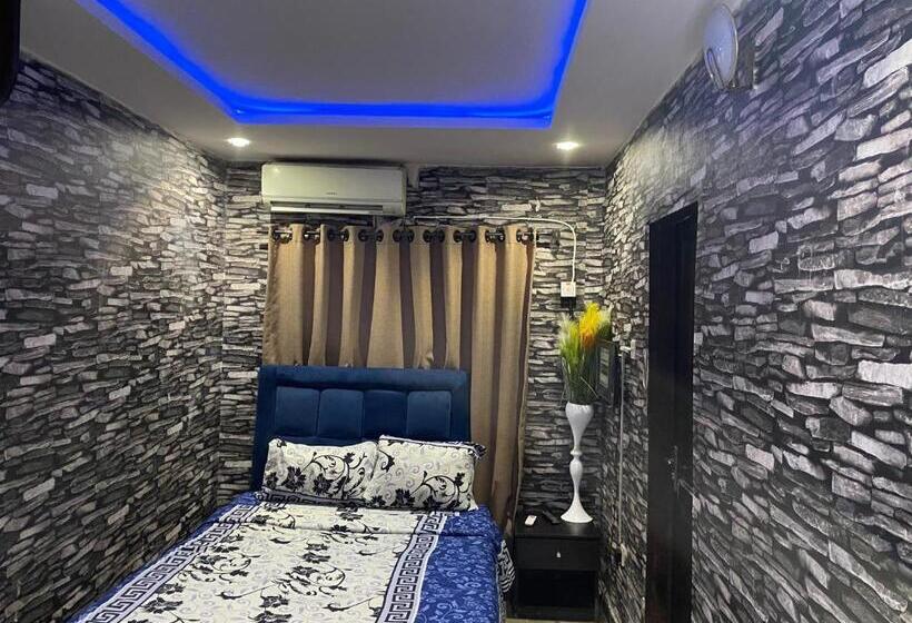 Отель Suite Subzero