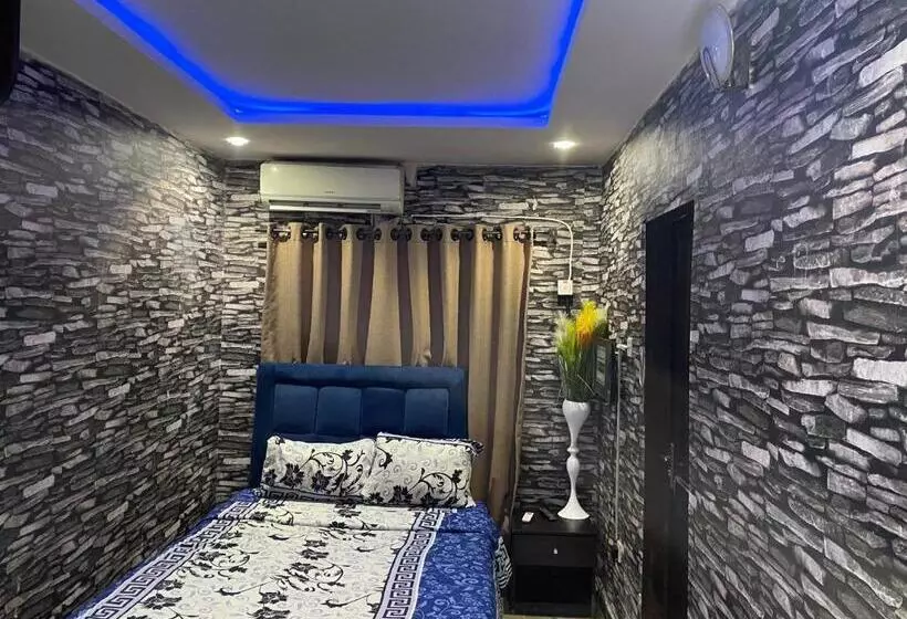 هتل Suite Subzero