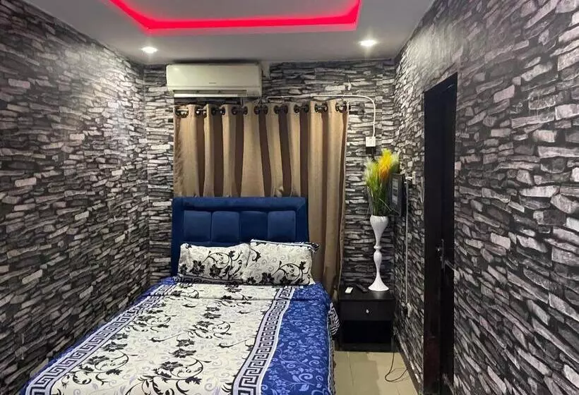 هتل Suite Subzero