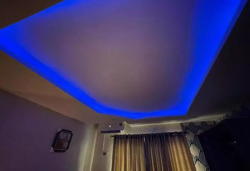 هتل Suite Subzero
