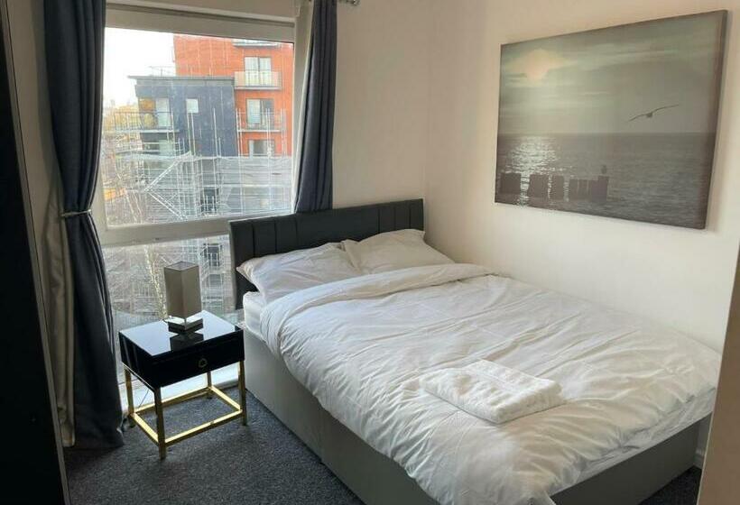 Majatalo Lovely 2 Bed, 2 Toilet Apartment. Week/month Stay Close To City Centre + Parking & Balcony