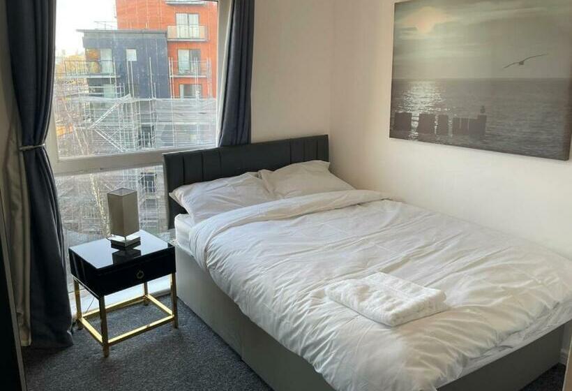 Majatalo Lovely 2 Bed, 2 Toilet Apartment. Week/month Stay Close To City Centre + Parking & Balcony