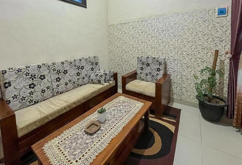 בית מלון כפרי Dayu Villa Batu By The Lavana