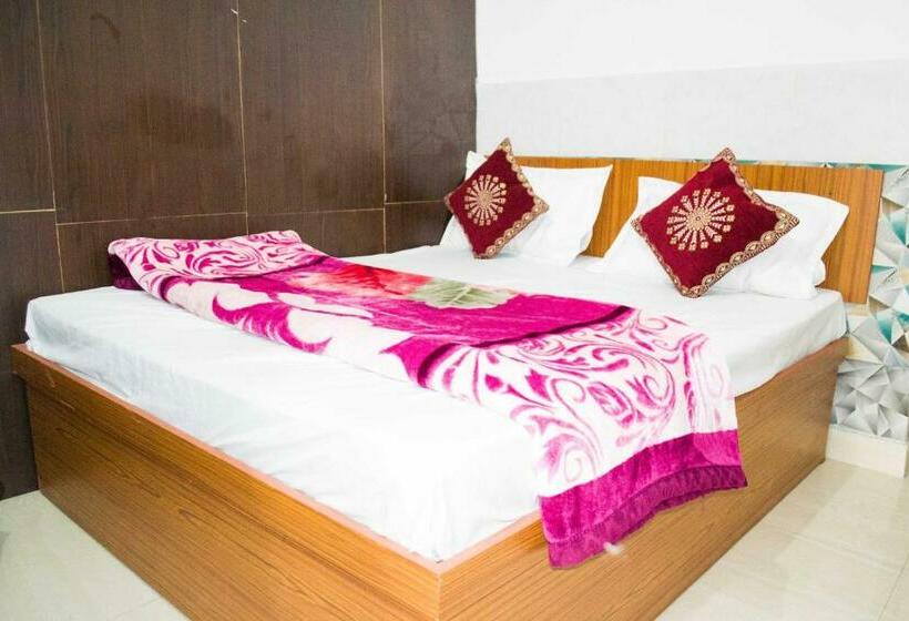 בית מלון כפרי Oyo 80691 New Jp