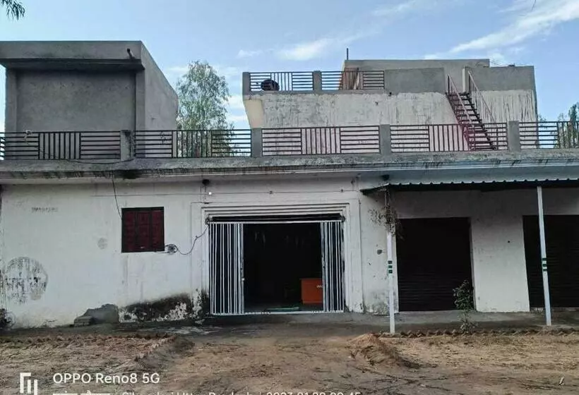 Hotelli Oyo 80762 Aarav Guest House