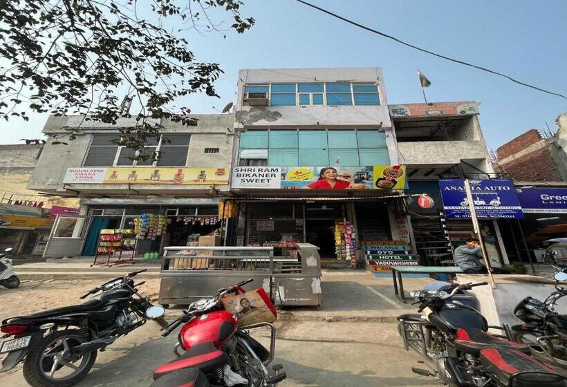 Hotel Oyo 80774c Yaduvanshi Inn