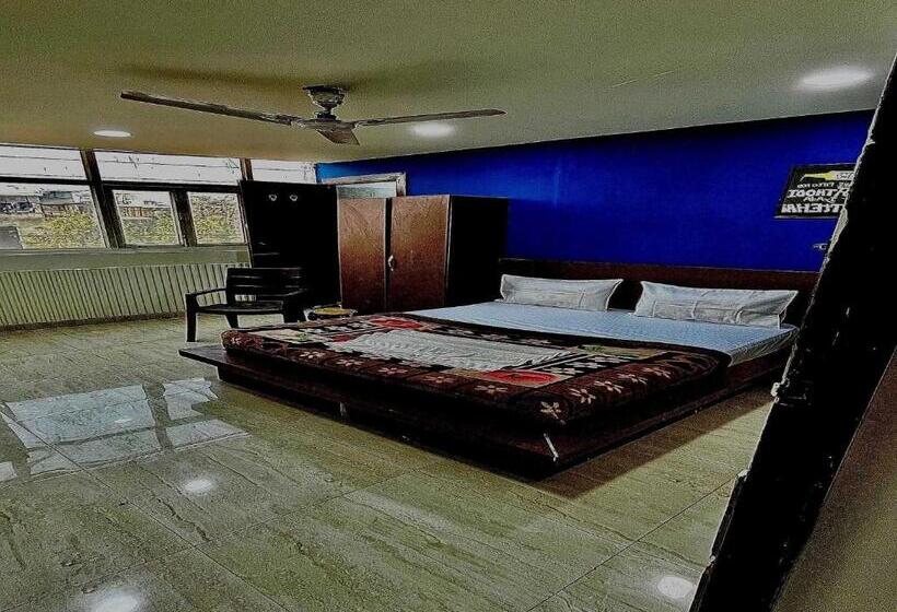 Hotel Oyo 80774c Yaduvanshi Inn