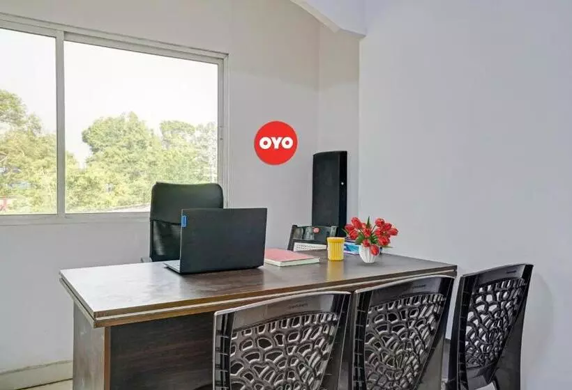 ホテル Oyo Flagship 80820 Hornbill Residency