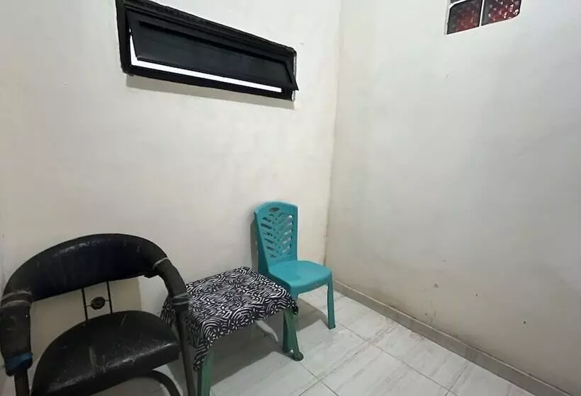 ホテル Spot On 92196 Kost Axcel