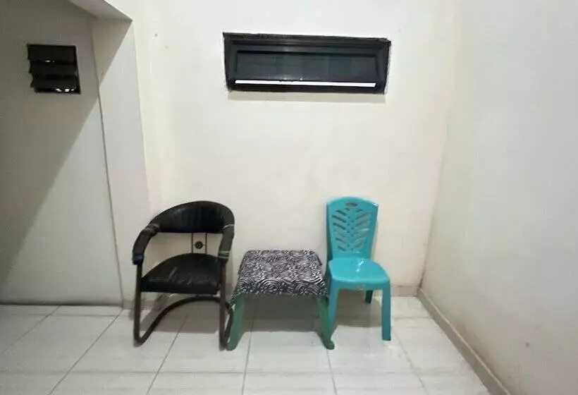 ホテル Spot On 92196 Kost Axcel