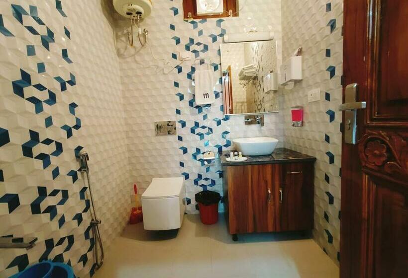 בית מלון כפרי The Monal