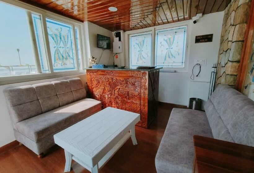 בית מלון כפרי The Monal