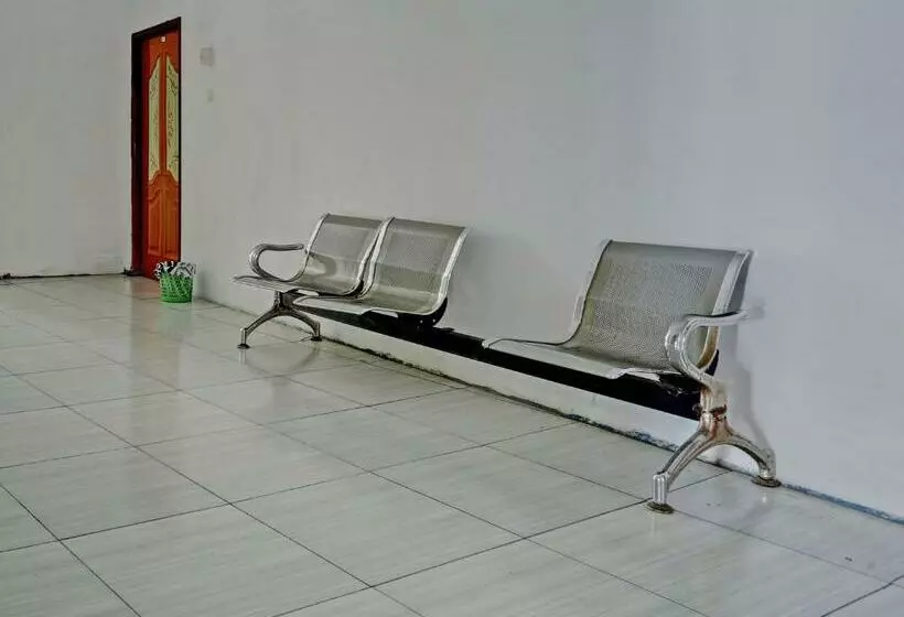 Spot On 92208 Hotel Andira Syariah