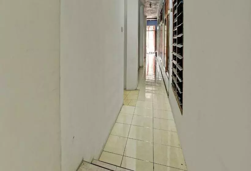 Spot On 92208 Hotel Andira Syariah