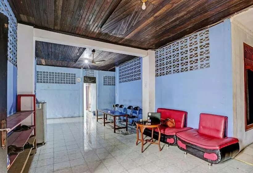 Spot On 92208 Hotel Andira Syariah