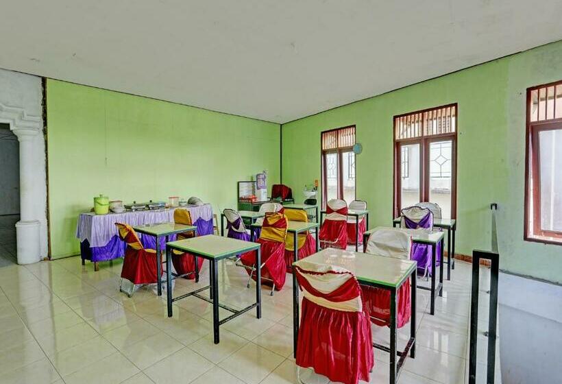 Spot On 92208 Hotel Andira Syariah