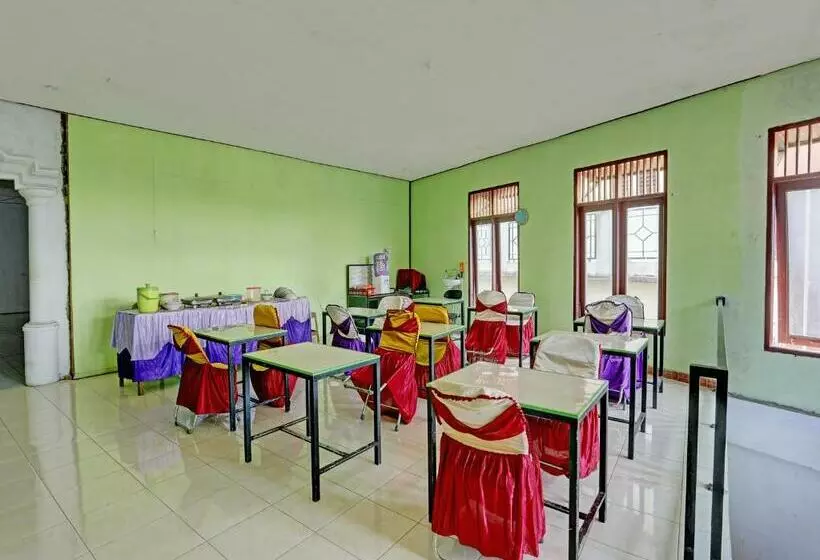 Spot On 92208 Hotel Andira Syariah