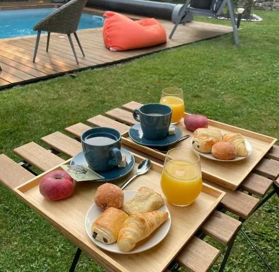 تختخواب و صبحانه Mérig Home Chambre Bd Climatisée Dans Maison Avec Piscine Au Calme En Ville, Sdb & Toilettes Privés
