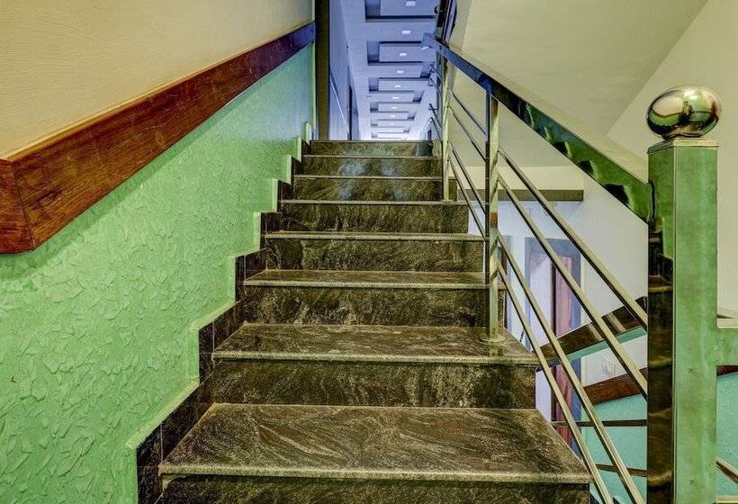 Отель Itsy By Treebo Hill View