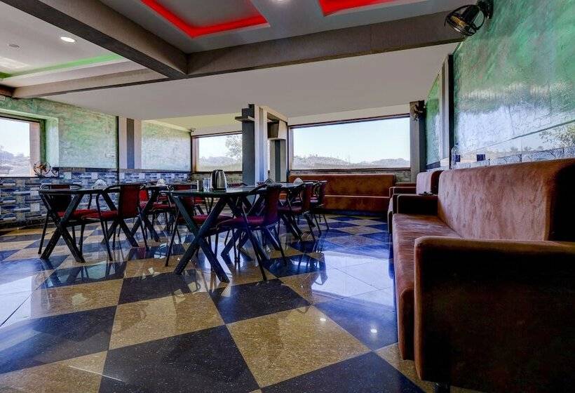 Отель Itsy By Treebo Hill View