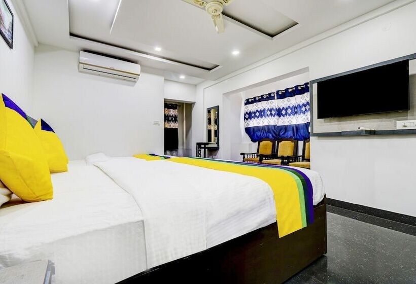 Отель Itsy By Treebo Hill View