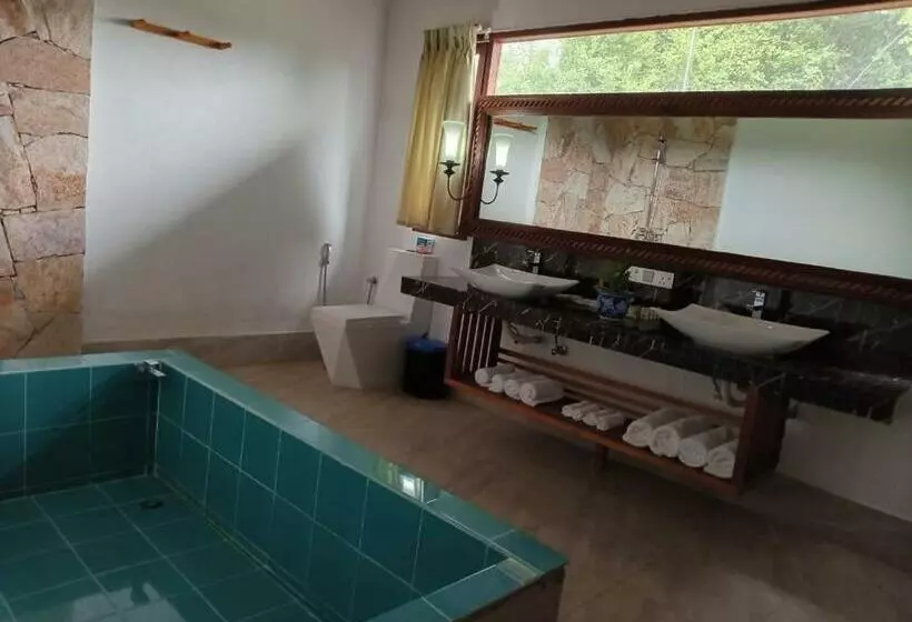 Lomakeskus Bellevue Beach   Nilaveli