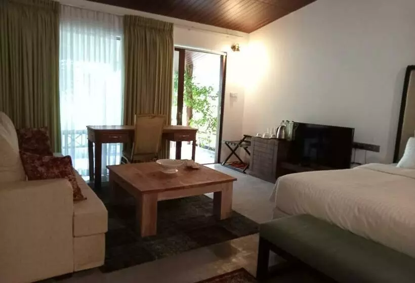 Lomakeskus Bellevue Beach   Nilaveli