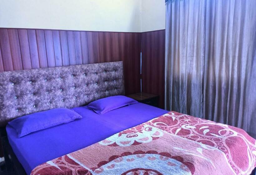 فندق Adrose Cotttages & Family Restaurant Colva