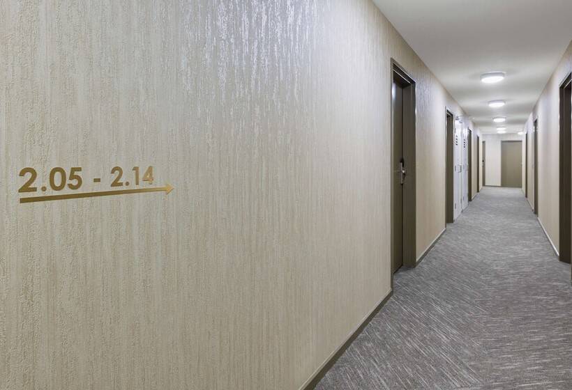 Отель Best Western Queen Victoria Market