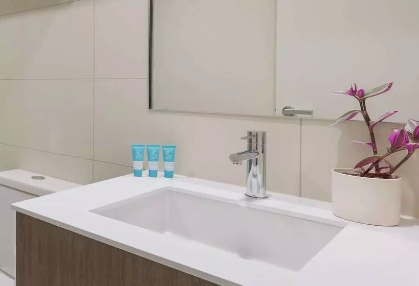 هتل Best Western Queen Victoria Market