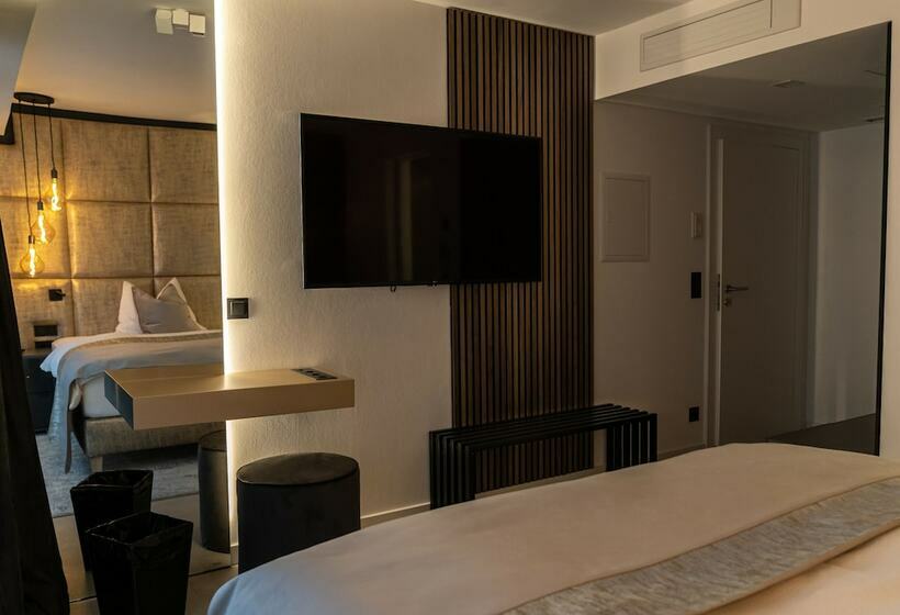 호텔 The Newsha Signature Home