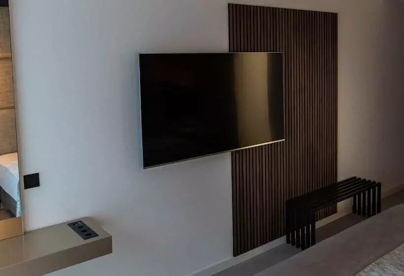 Hotelli The Newsha Signature Home