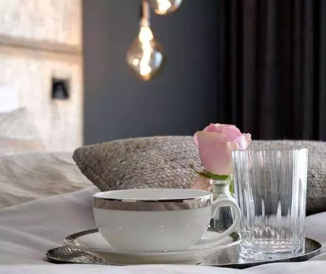 Hotelli The Newsha Signature Home