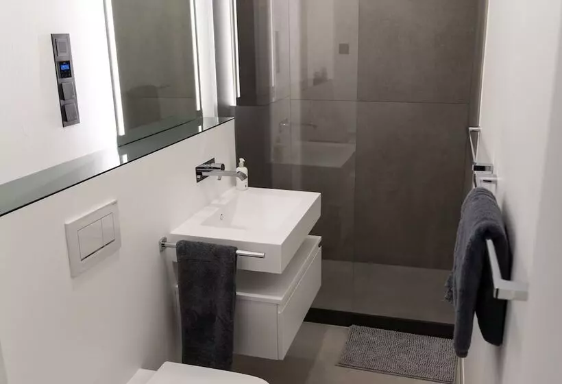 Hotelli The Newsha Signature Home