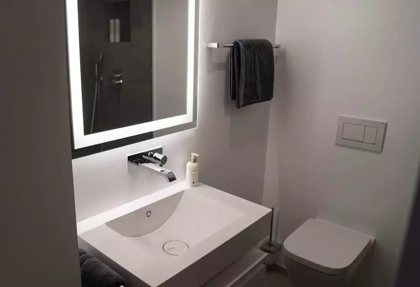 Hotelli The Newsha Signature Home